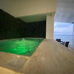 1 Bedroom Private Jacuzzi And Direct Beach Access